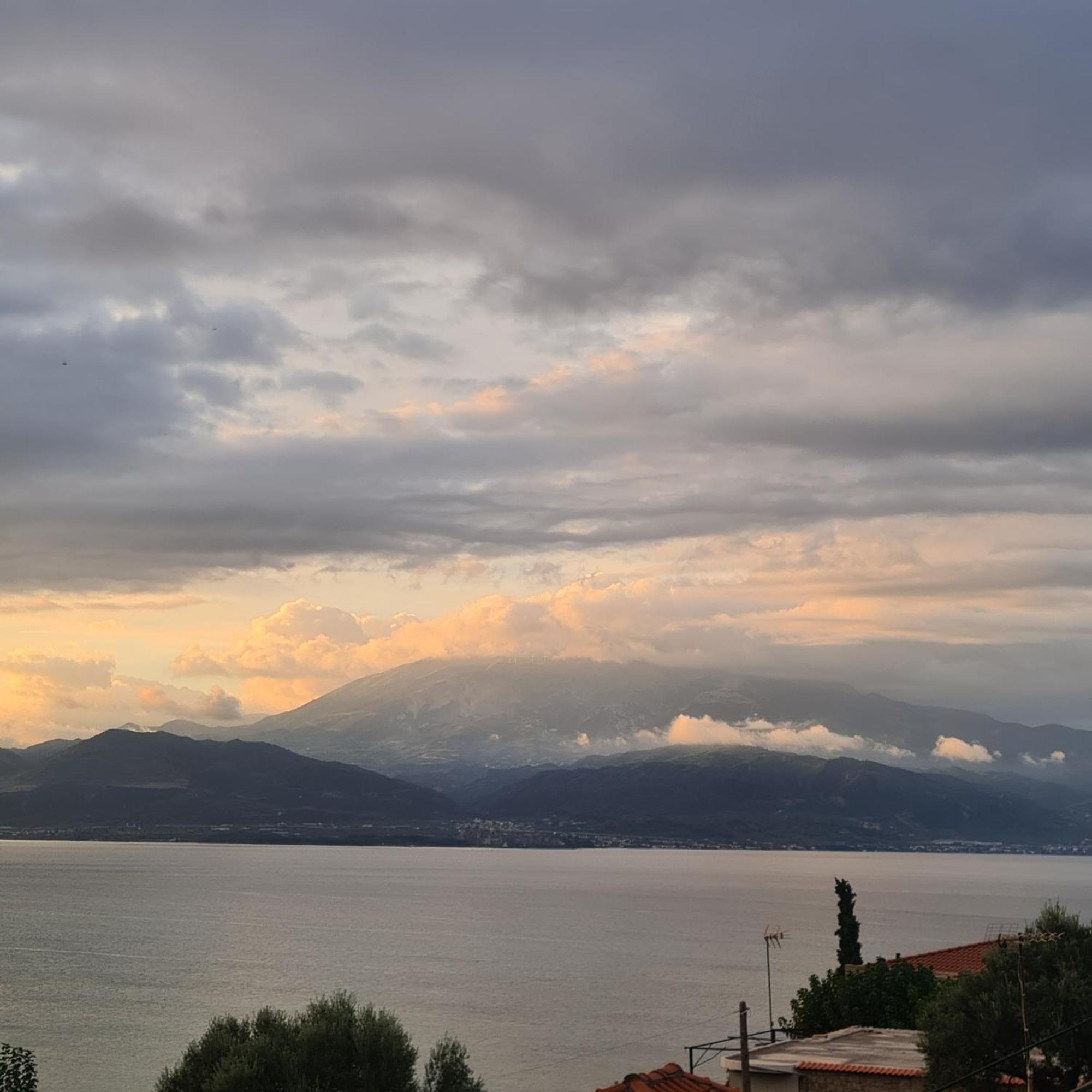 View By The Castle Nafpaktos Villa Exteriör bild